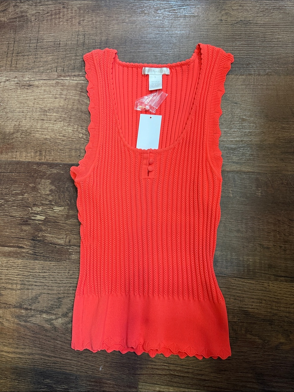 dh NEW YORK Coral Ribbed Scoop Neck Tank with Scallop Trim